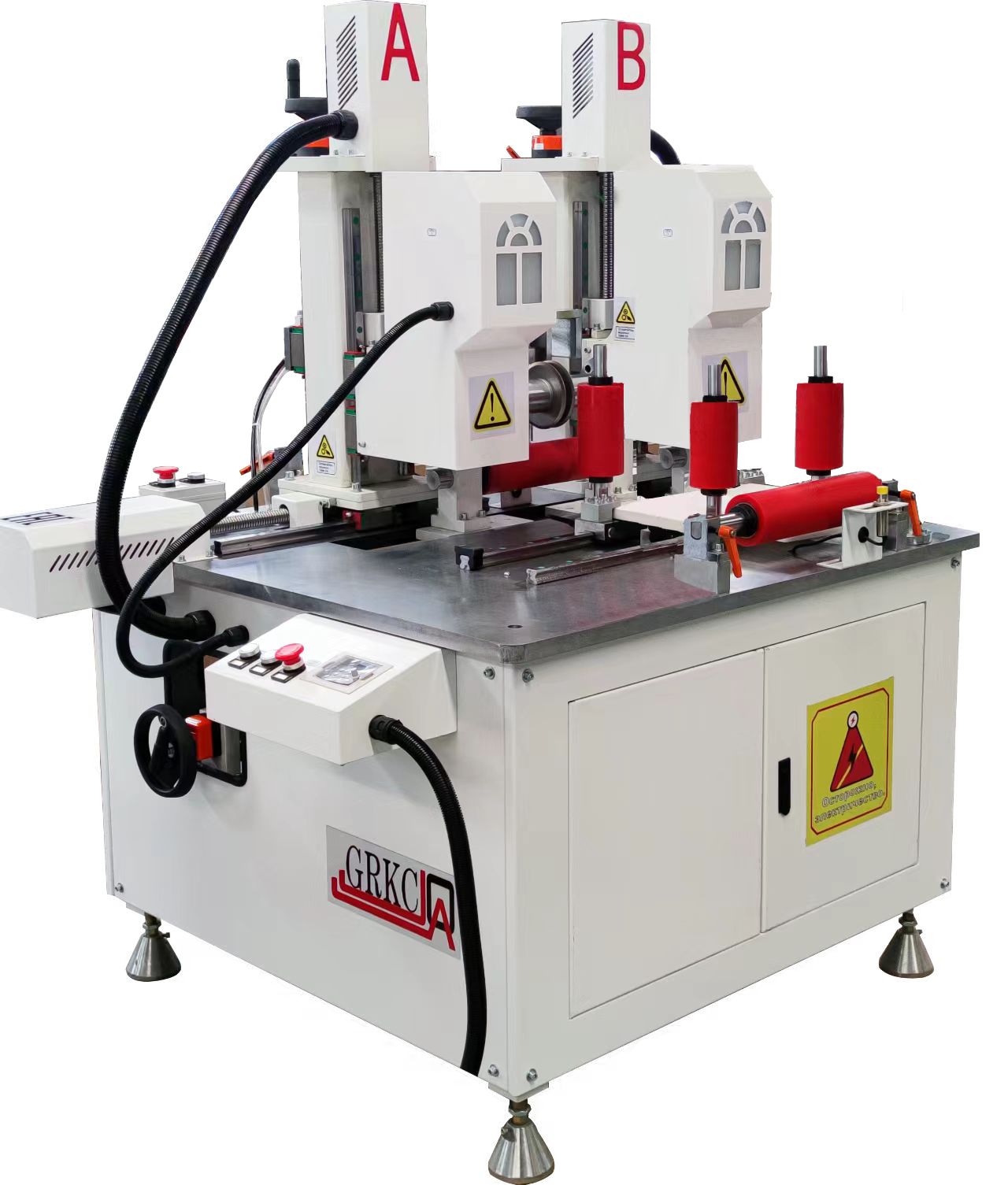 在隔熱斷橋鋁型材的生產(chǎn)過程中，設(shè)備的選擇直接影響生產(chǎn)效率和產(chǎn)品質(zhì)量